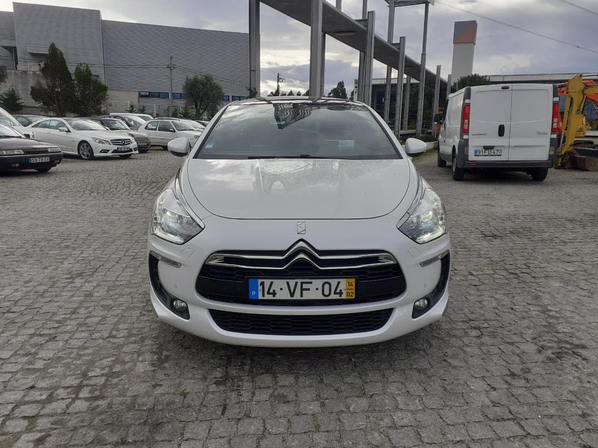 Citroën DS5 Híbrido · Ano 2014 · Híbrido Diesel — imagen 2