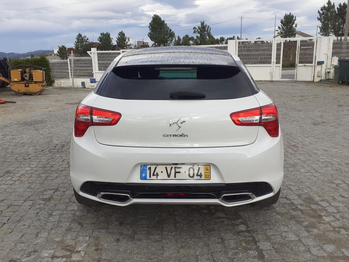 Citroën DS5 Híbrido · Ano 2014 · Híbrido Diesel — imagen 5