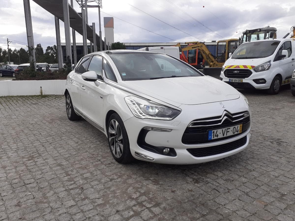 Citroën DS5 Híbrido · Ano 2014 · Híbrido Diesel — imagen 1