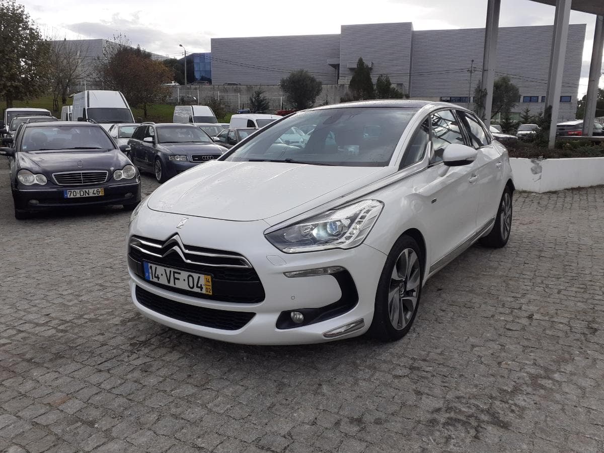 Citroën DS5 Híbrido · Ano 2014 · Híbrido Diesel — imagen 3