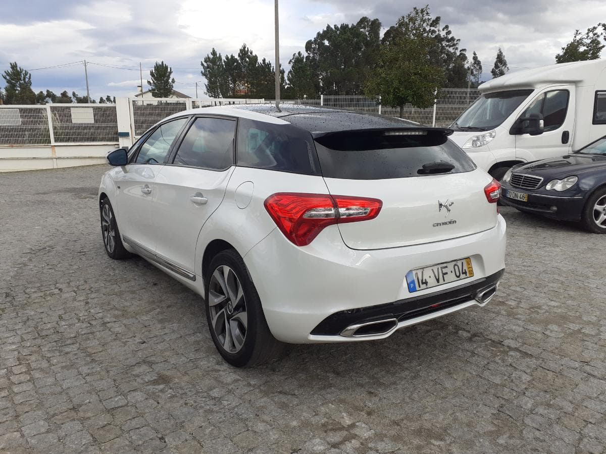 Citroën DS5 Híbrido · Ano 2014 · Híbrido Diesel — imagen 6