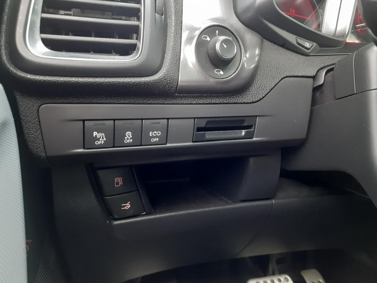 Citroën DS5 Híbrido · Ano 2014 · Híbrido Diesel — imagen 21