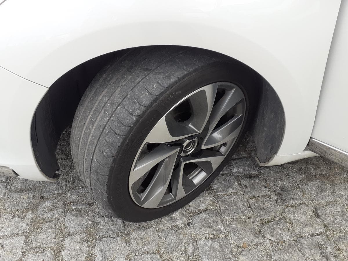 Citroën DS5 Híbrido · Ano 2014 · Híbrido Diesel — imagen 30