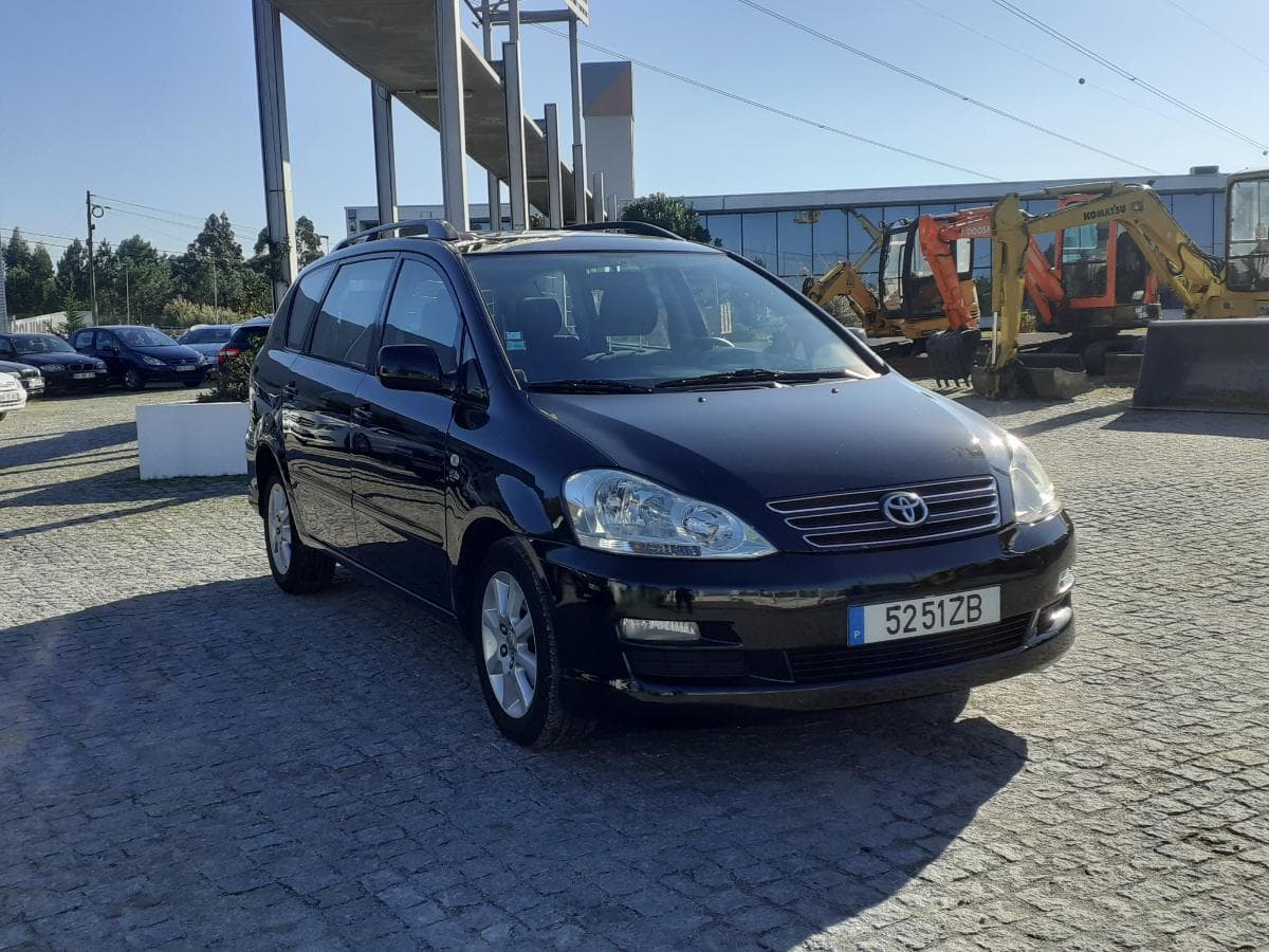 Toyota Avensis D4D · Ano 2004 — imagem 1