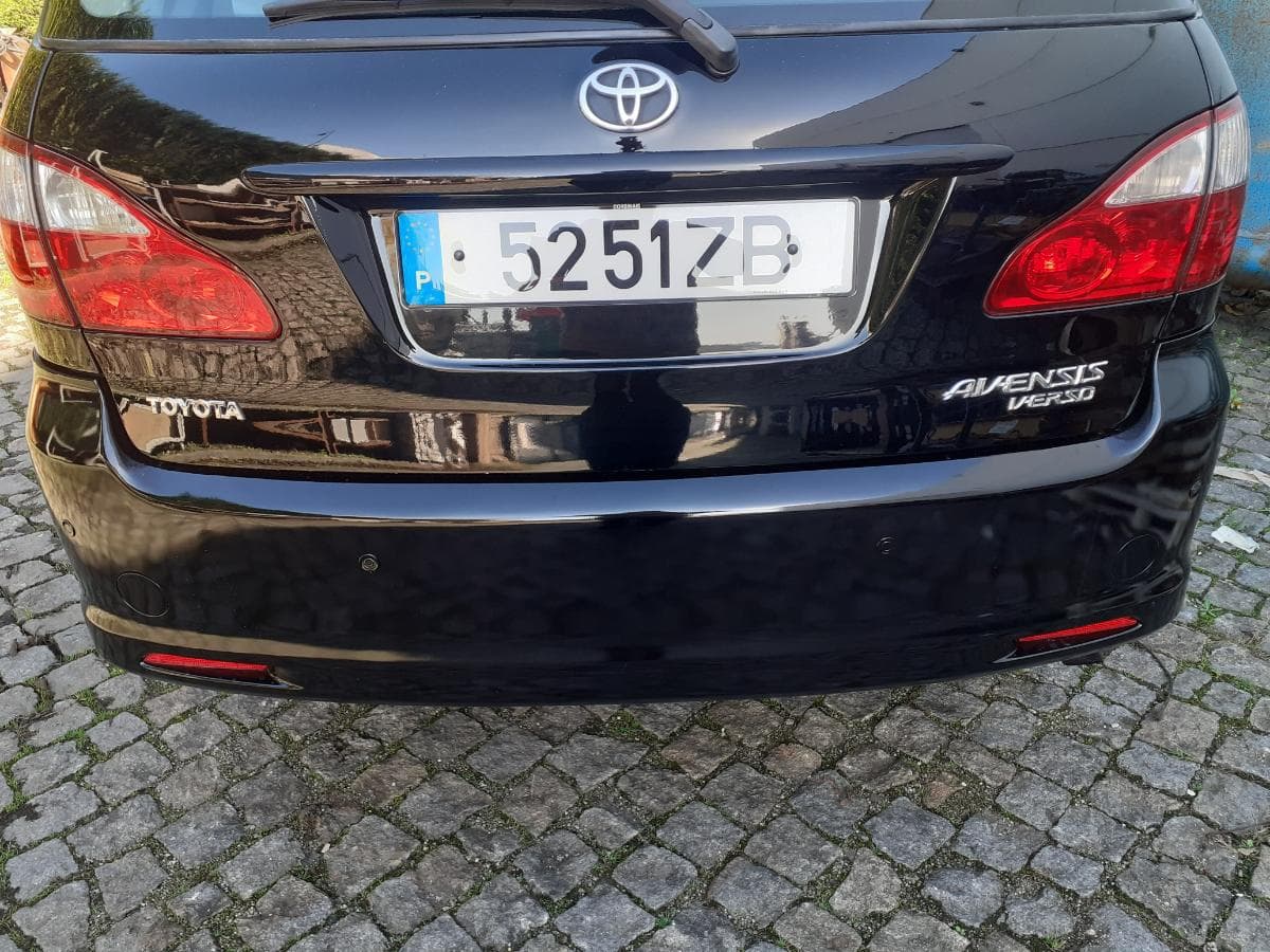 Toyota Avensis D4D · Ano 2004 — imagem 7
