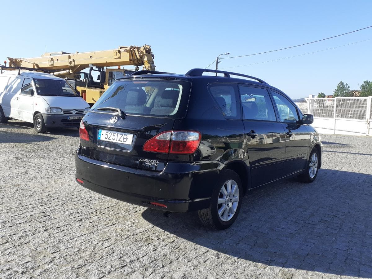 Toyota Avensis D4D · Ano 2004 — imagem 4