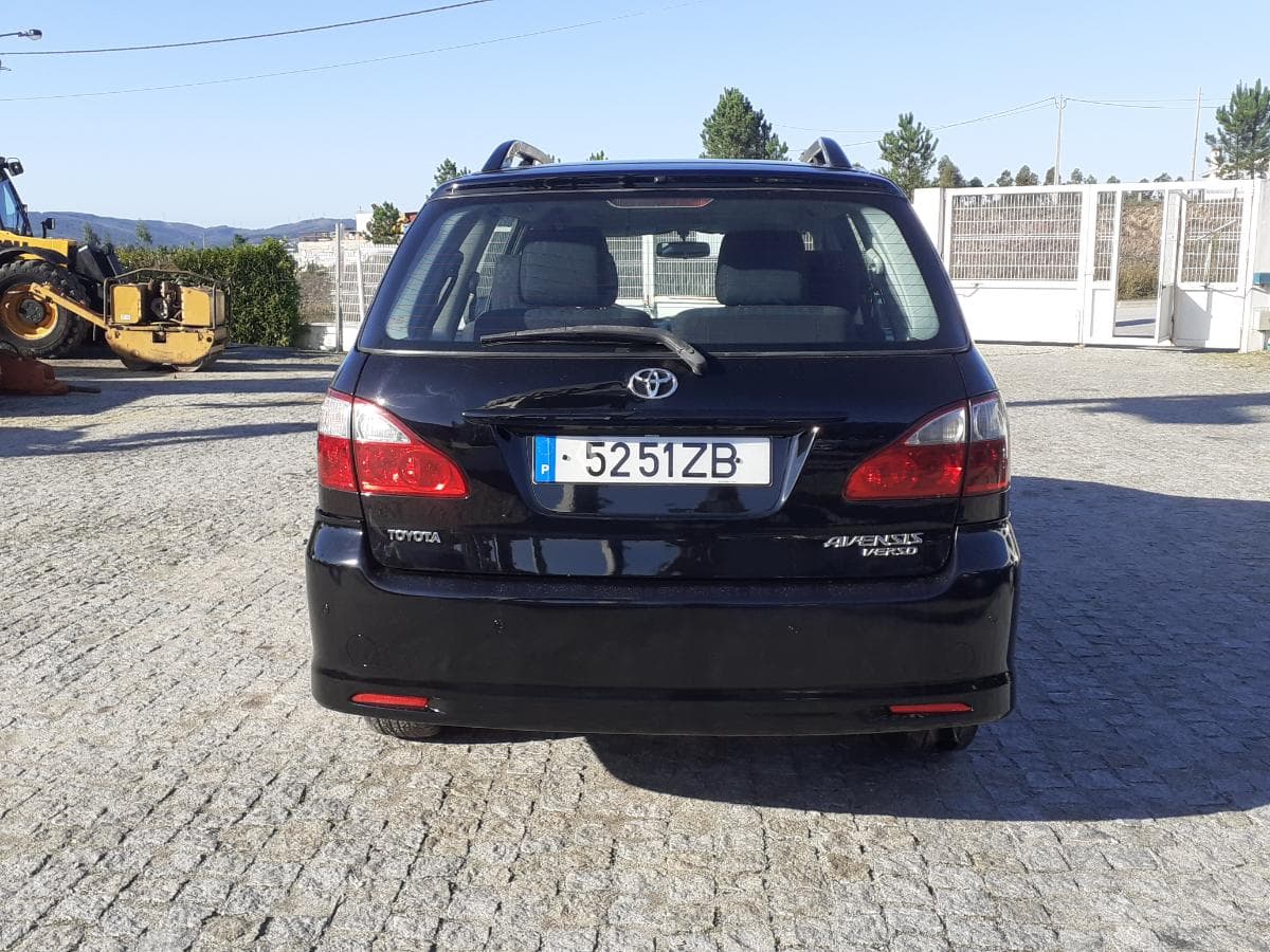 Toyota Avensis D4D · Ano 2004 — imagem 5