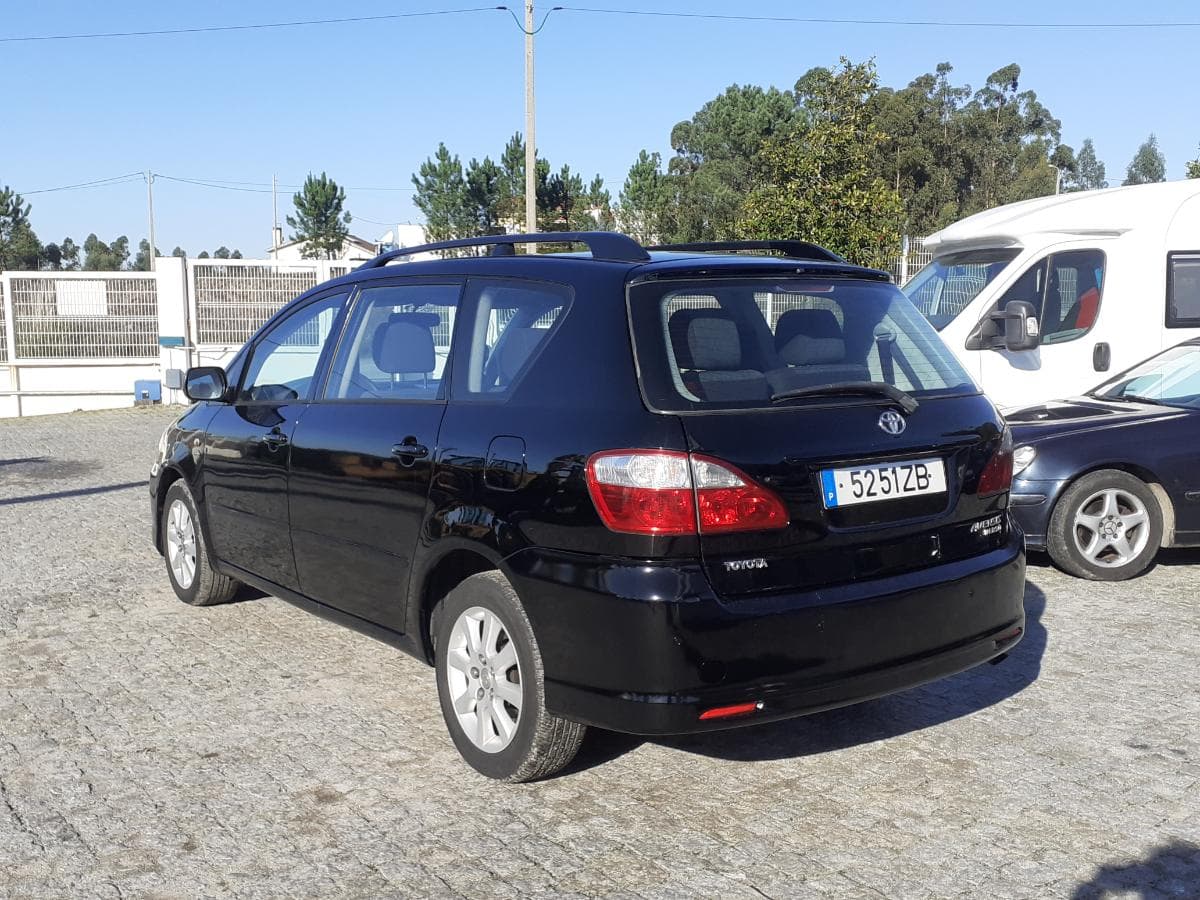 Toyota Avensis D4D · Ano 2004 — imagem 6