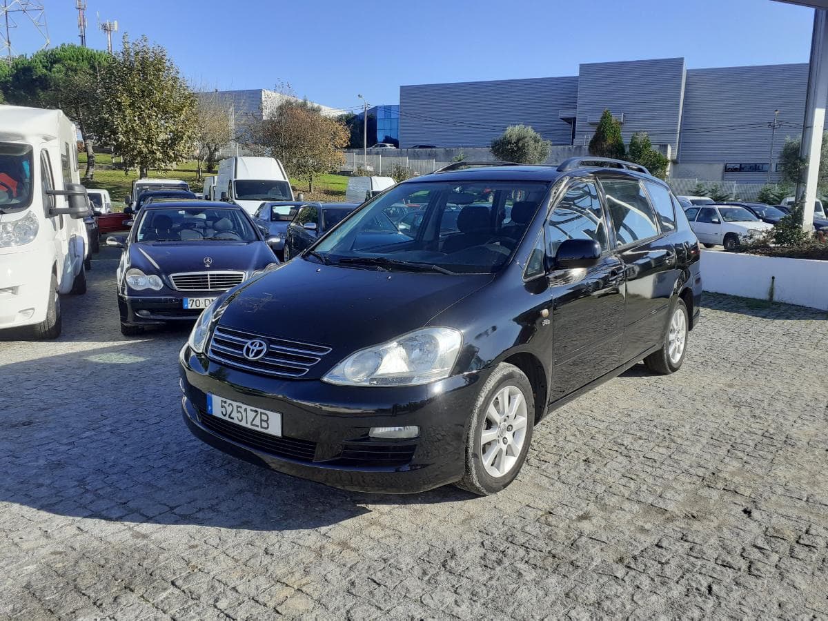 Toyota Avensis D4D · Ano 2004 — imagem 3