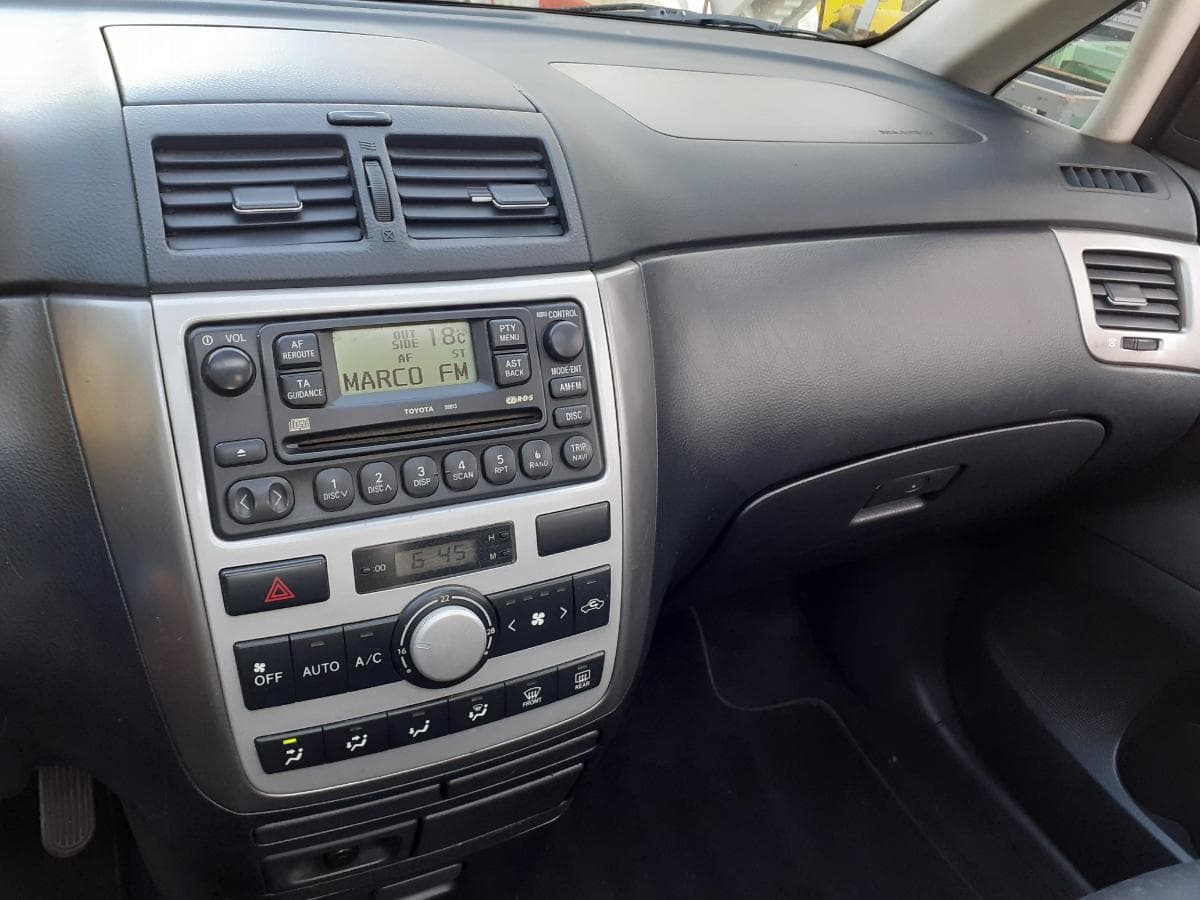 Toyota Avensis D4D · Ano 2004 — imagem 17