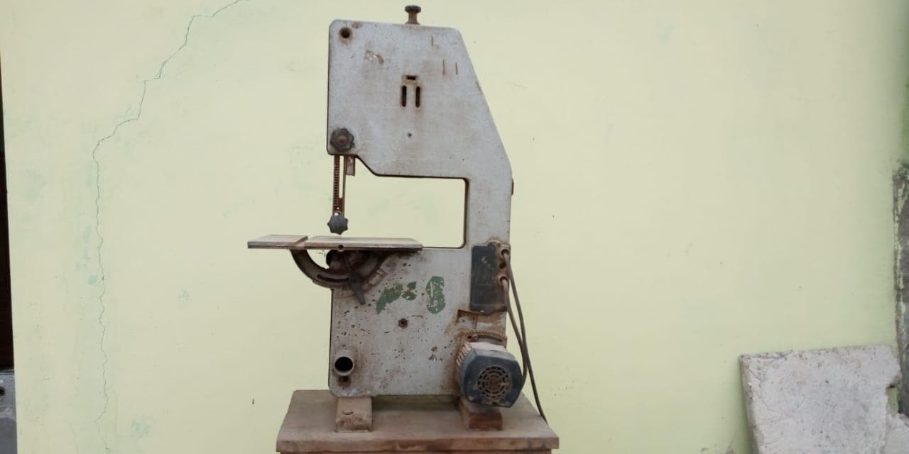 Máquina de corte de madeira · — imagem 2