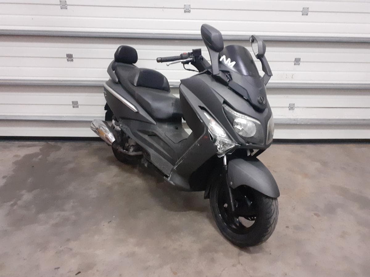 Motociclo SYM GTS 125