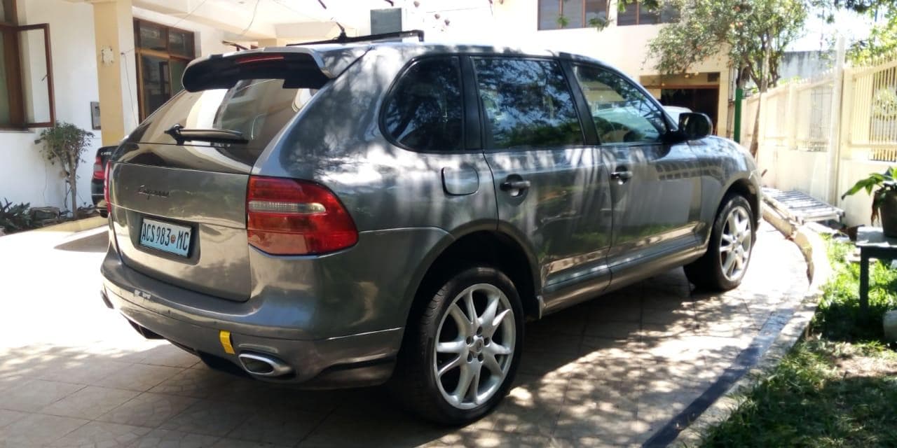 Porsche Cayenne · — imagen 2