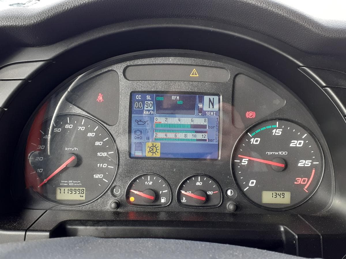 Iveco Stralis 460 · Ano 2014 — imagem 13