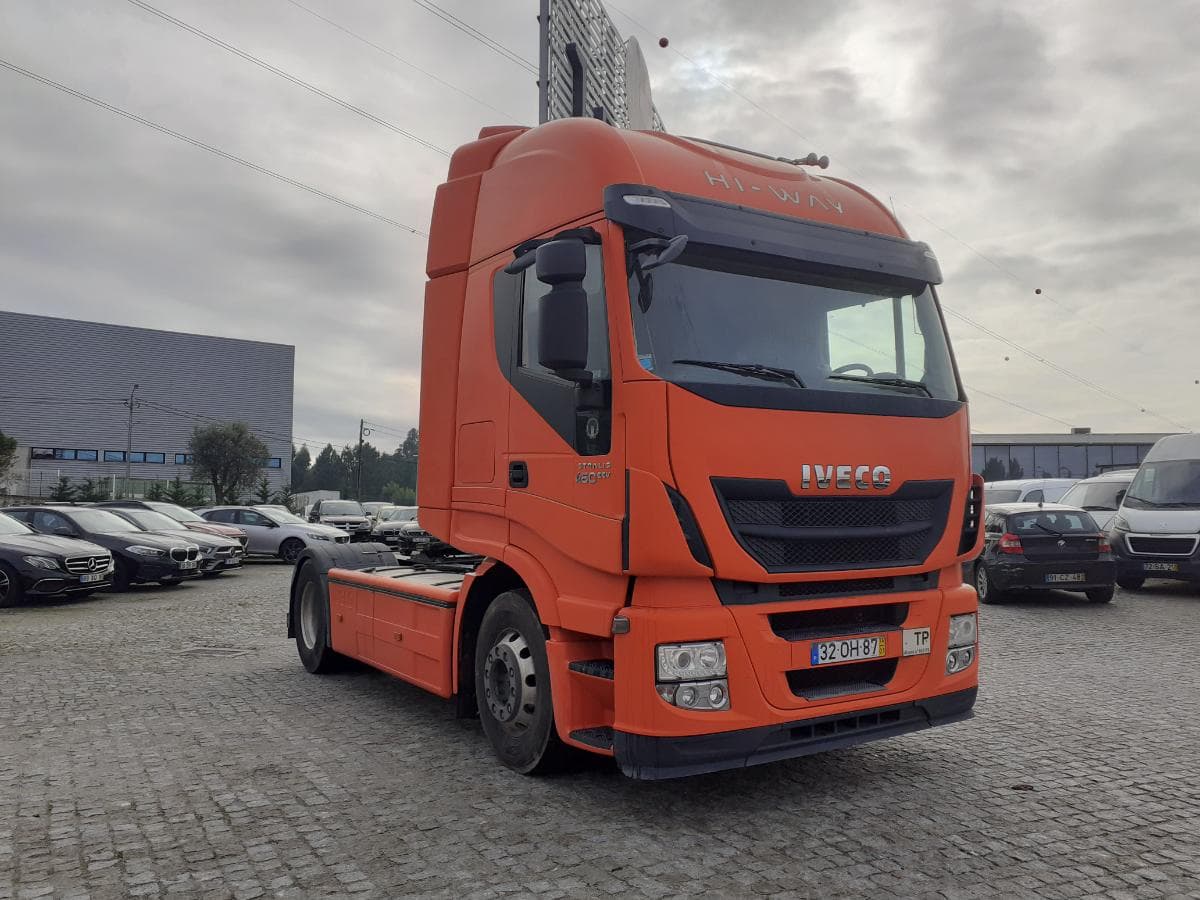 Iveco Stralis 460 · Ano 2014 — imagem 1