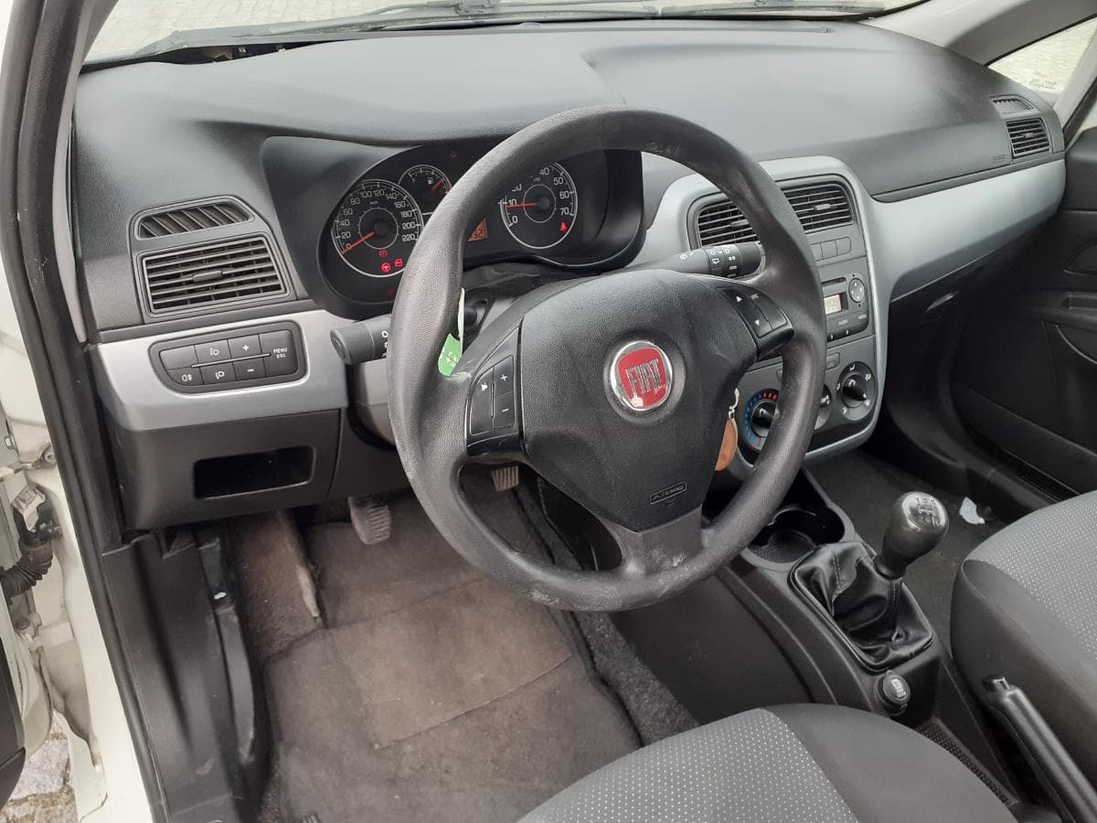 Fiat Punto 1.3 D · Ano 2010 — imagem 13