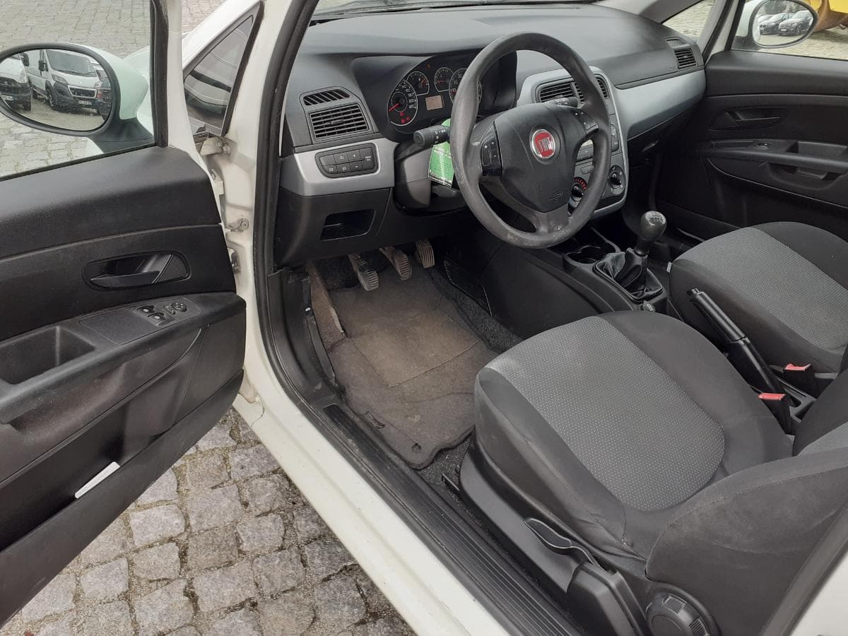 Fiat Punto 1.3 D · Ano 2010 — imagem 12