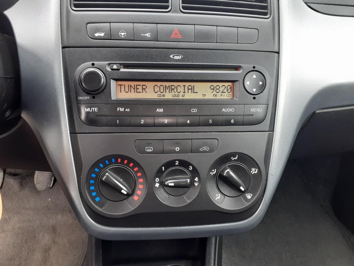 Fiat Punto 1.3 D · Ano 2010 — imagem 16