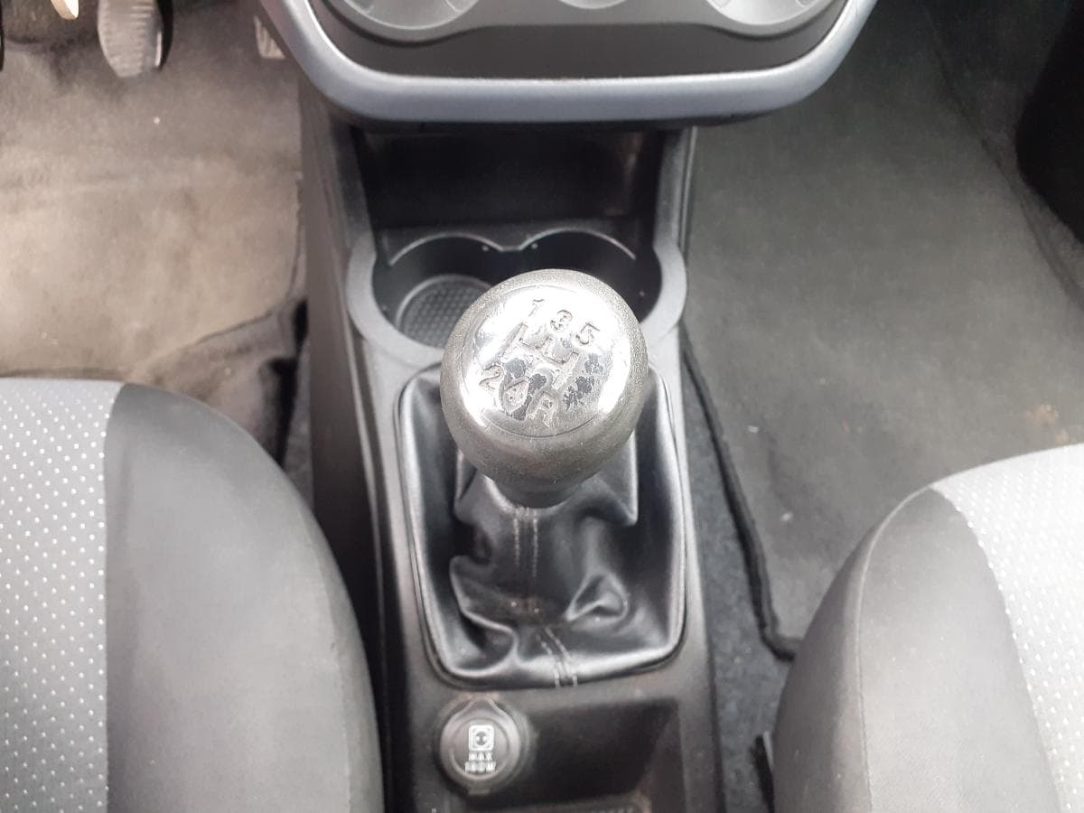 Fiat Punto 1.3 D · Ano 2010 — imagem 17