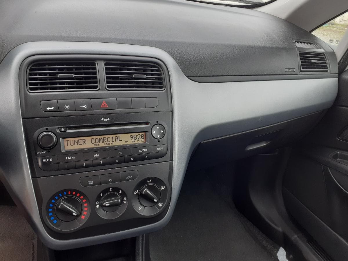 Fiat Punto 1.3 D · Ano 2010 — imagem 18