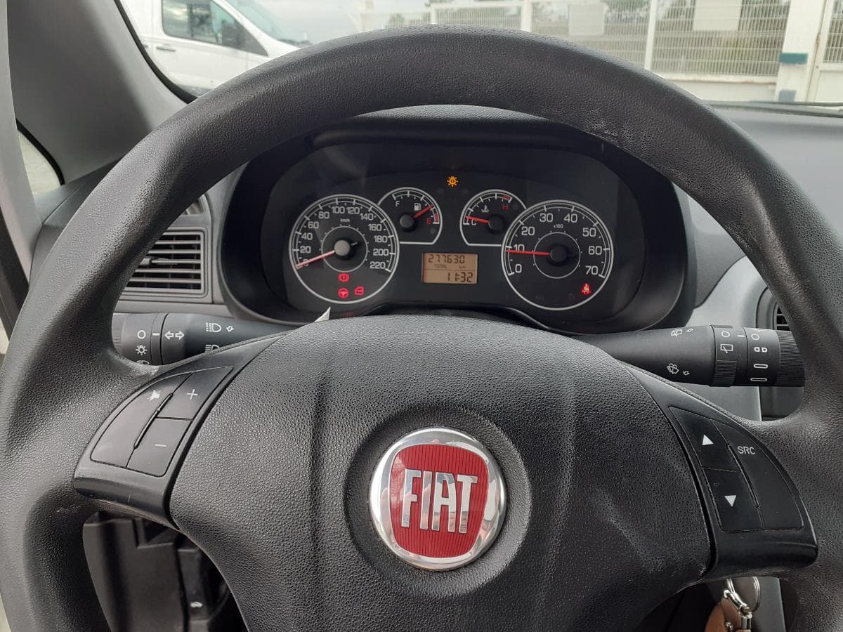 Fiat Punto 1.3 D · Ano 2010 — imagem 19