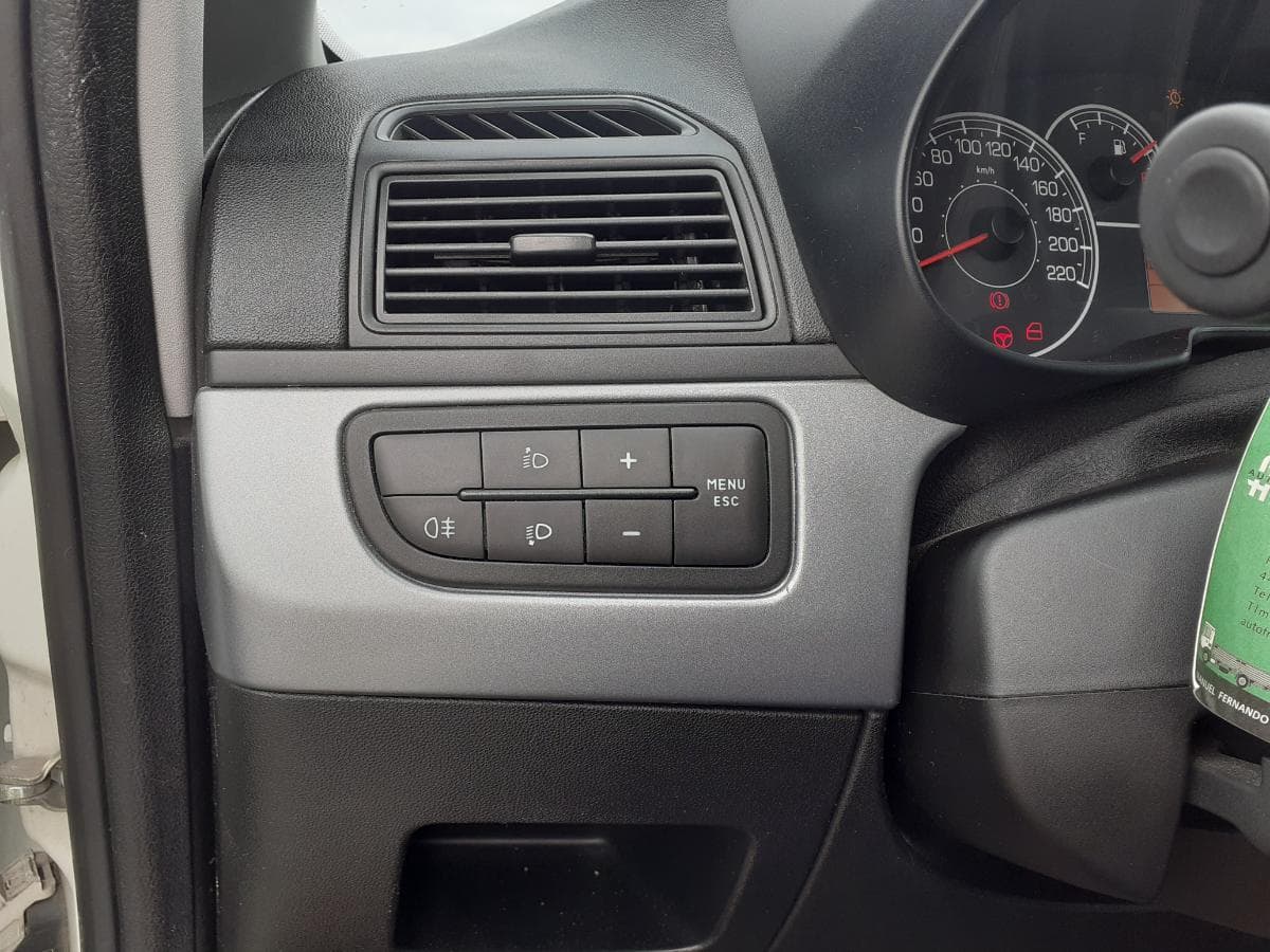 Fiat Punto 1.3 D · Ano 2010 — imagem 21