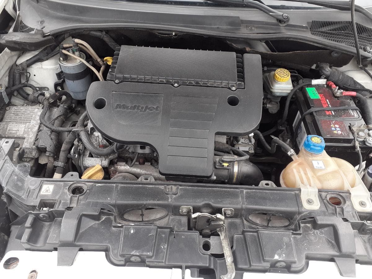 Fiat Punto 1.3 D · Ano 2010 — imagem 8