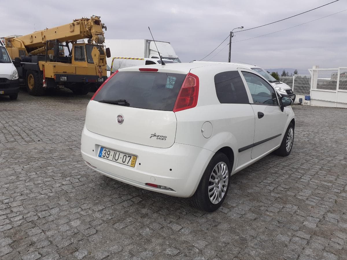 Fiat Punto 1.3 D · Ano 2010 — imagem 4