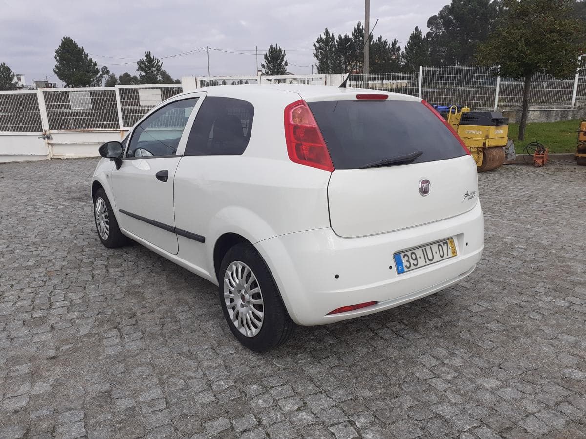 Fiat Punto 1.3 D · Ano 2010 — imagem 6