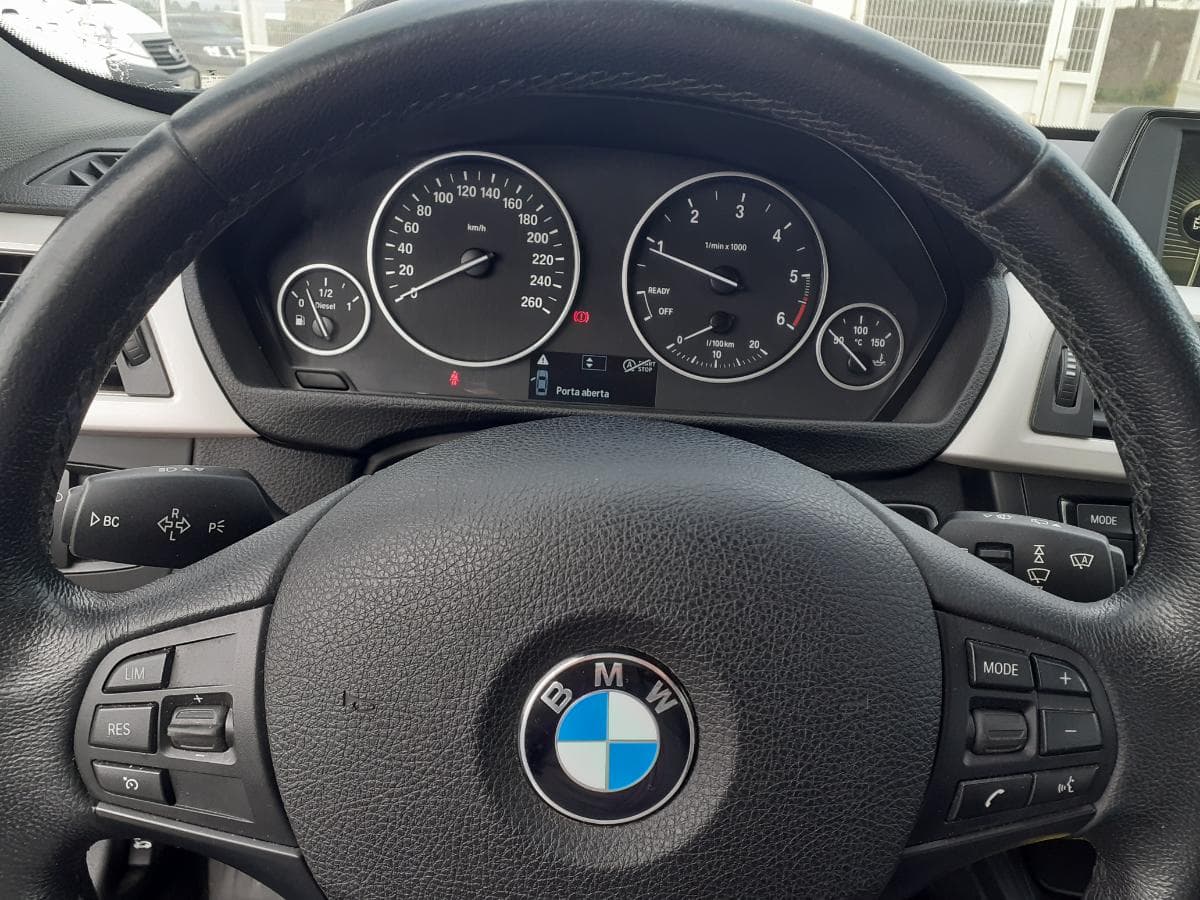 BMW 316D · Ano 2014 — imagem 15
