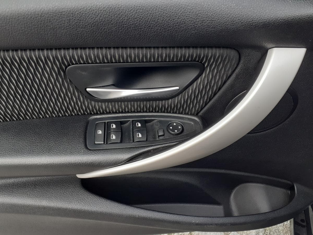 BMW 316D · Ano 2014 — imagem 23