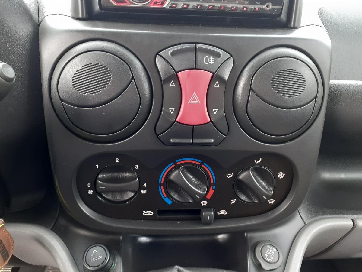 Fiat Doblo 1.9 JTD · Ano 2008 — imagen 16