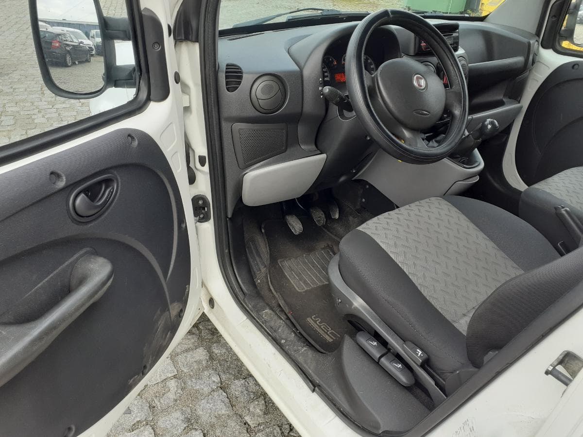 Fiat Doblo 1.9 JTD · Ano 2008 — imagen 12