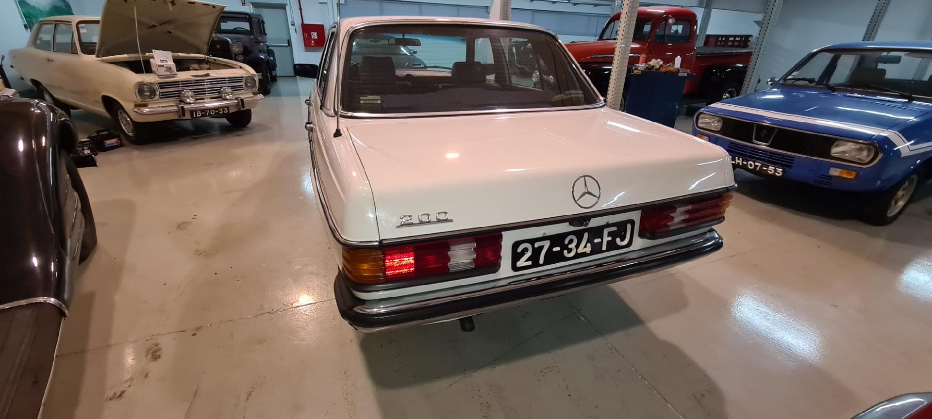 1981 Mercedes-Benz 200 — imagem 4