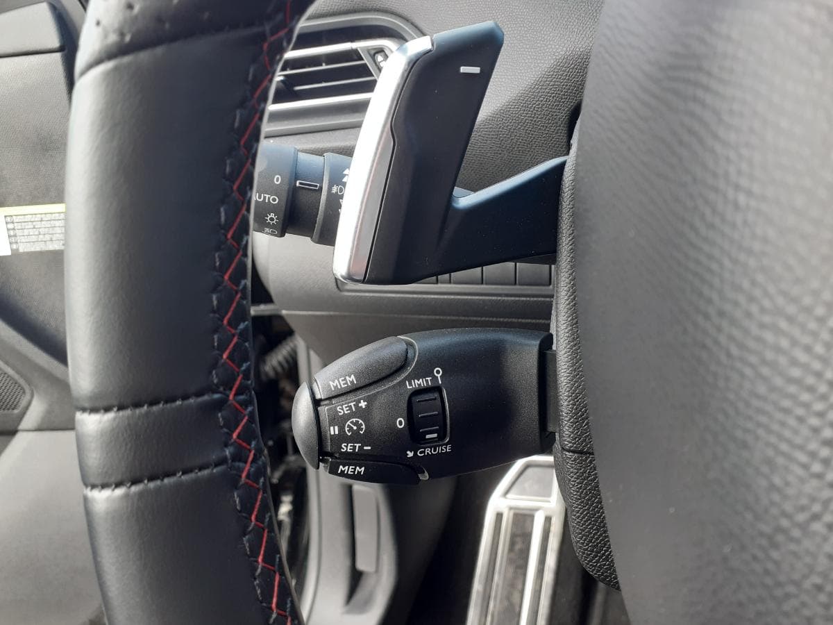 Peugeot 308 1.5 HDI · Ano 2019 — imagen 17