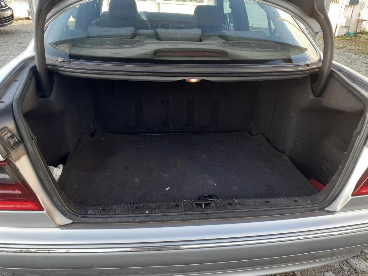 Mercedes-Benz E220 CDI · Ano 2000 — imagen 7