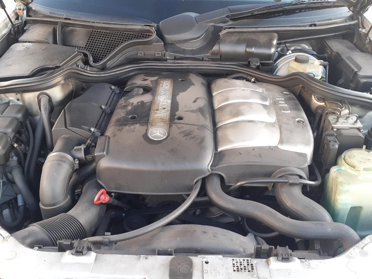 Mercedes-Benz E220 CDI · Ano 2000 — imagen 18