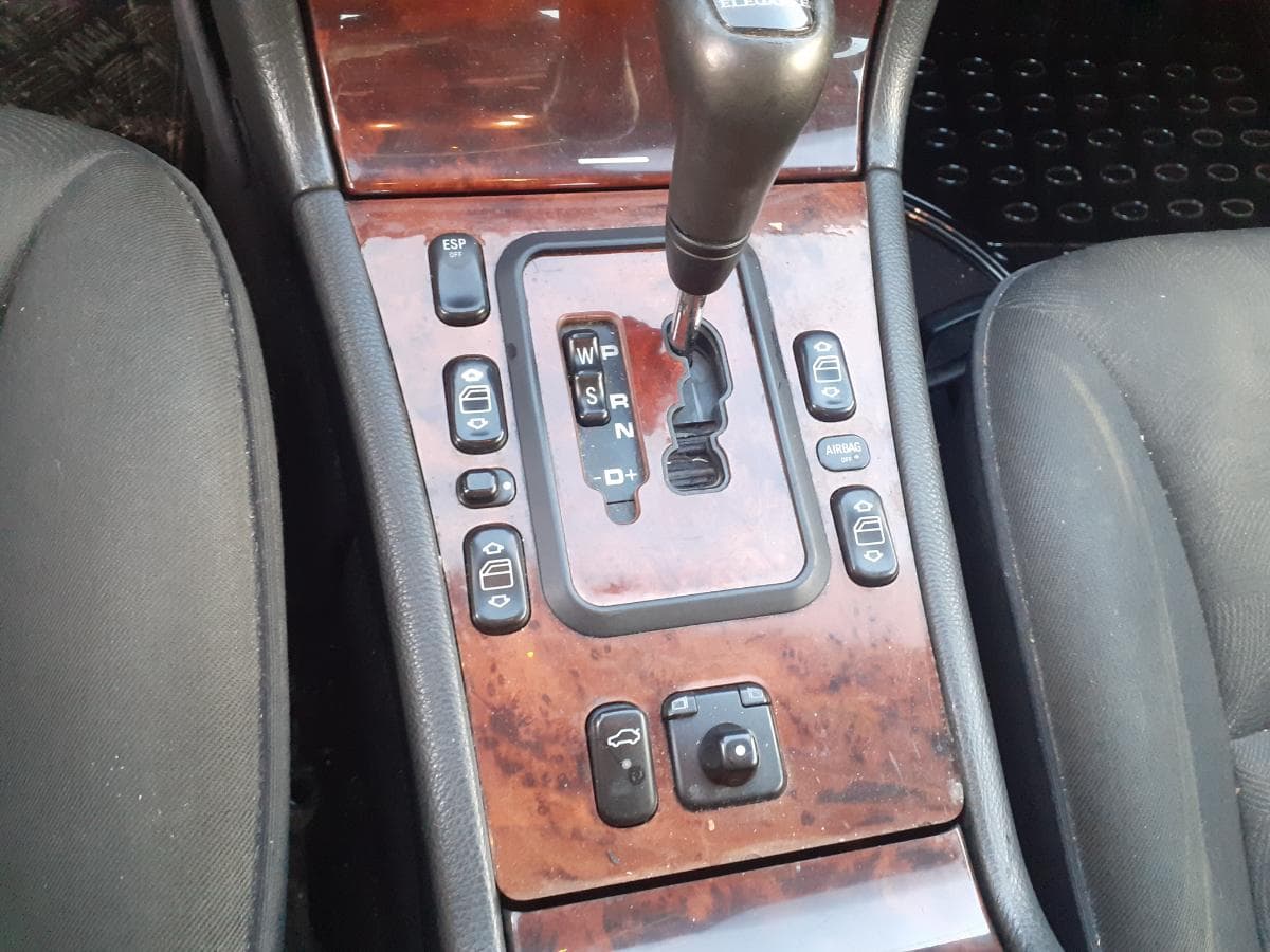 Mercedes-Benz E220 CDI · Ano 2000 — imagen 14