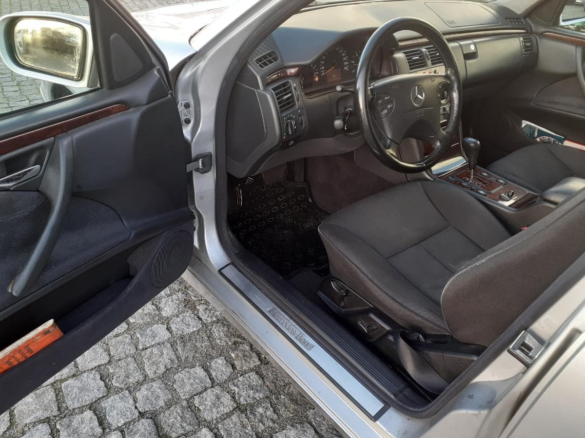 Mercedes-Benz E220 CDI · Ano 2000 — imagen 9