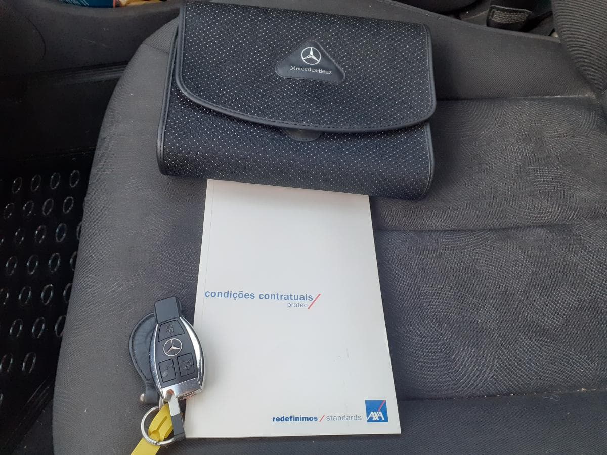 Mercedes-Benz E220 CDI · Ano 2000 — imagen 21