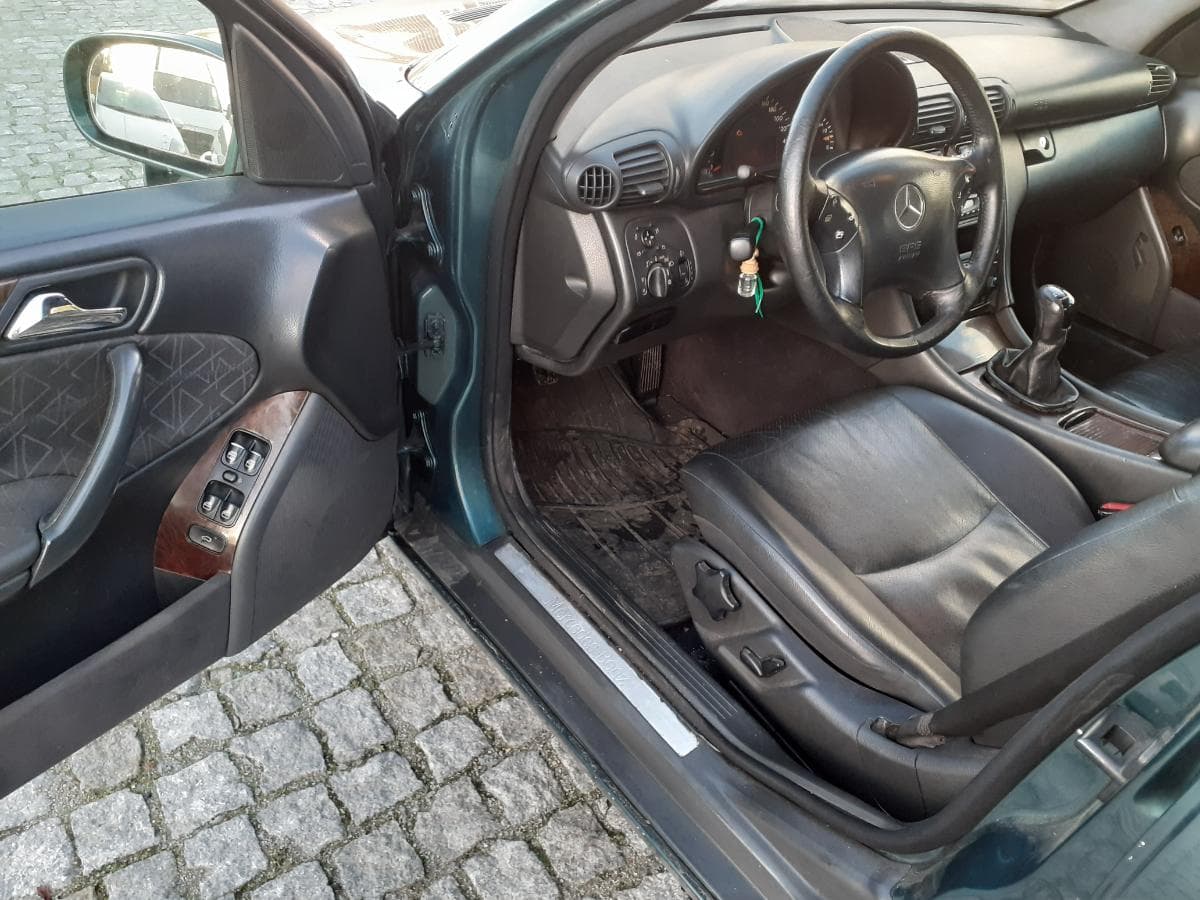 Mercedes-Benz C220 CDI · Ano 2000 — image 13