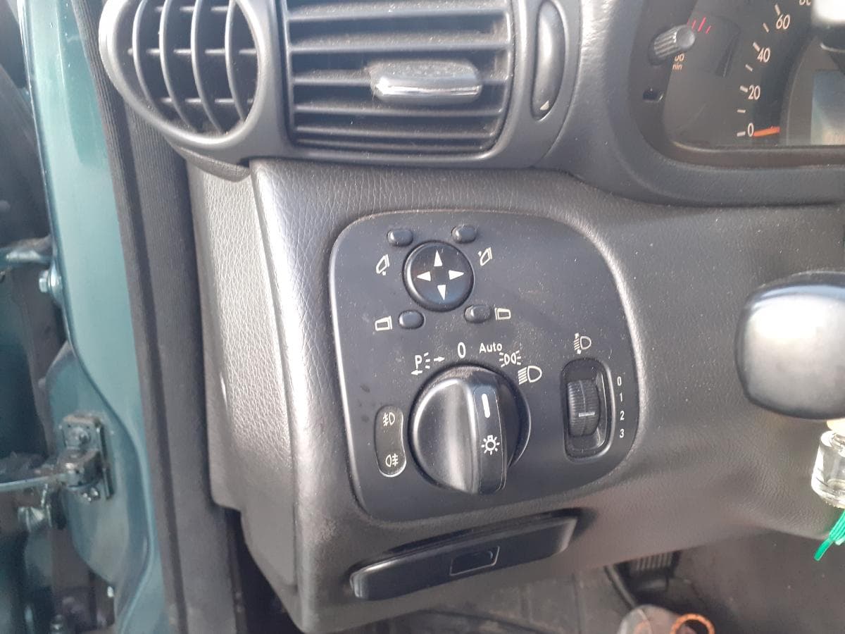 Mercedes-Benz C220 CDI · Ano 2000 — image 22