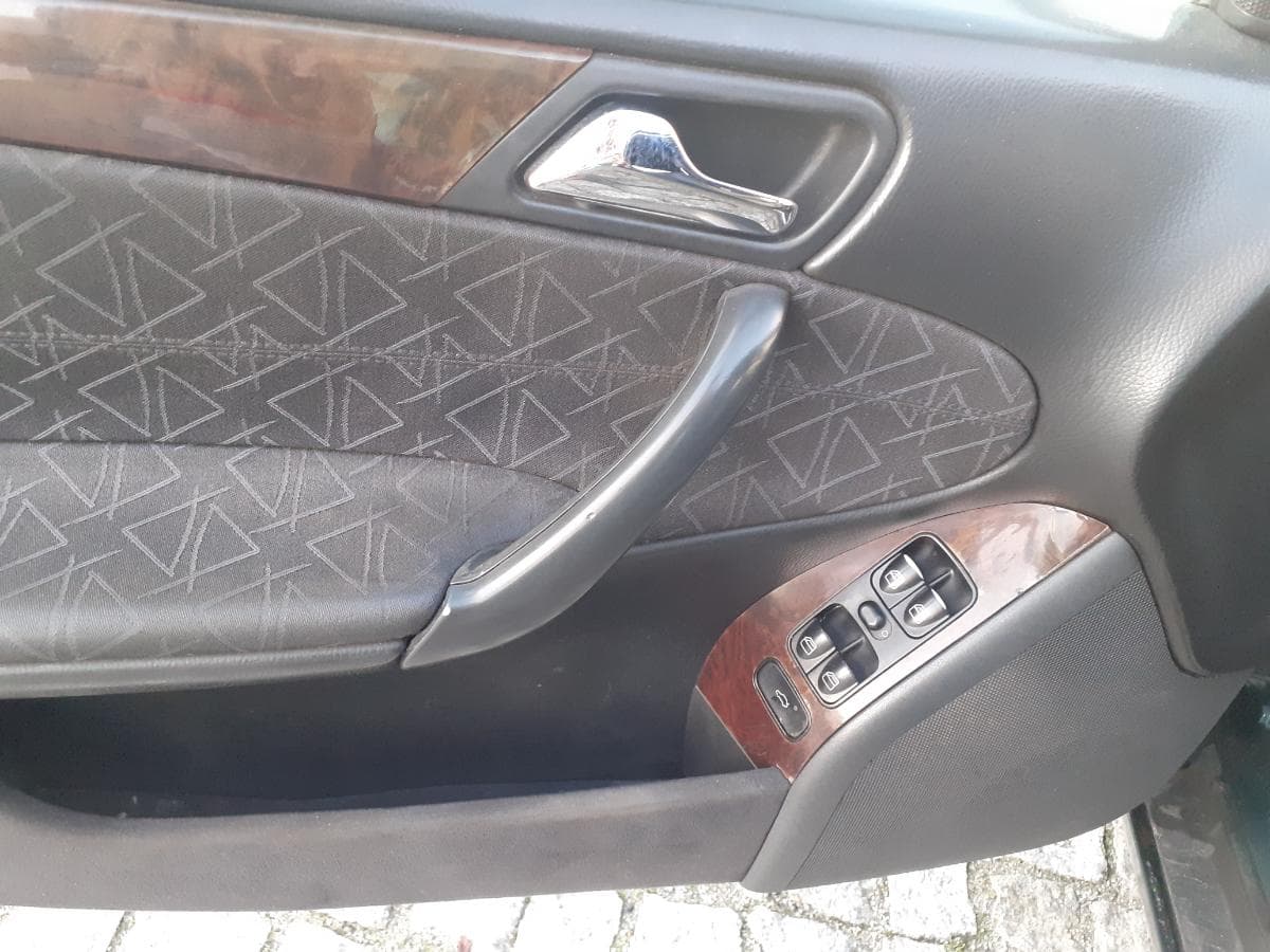 Mercedes-Benz C220 CDI · Ano 2000 — image 23