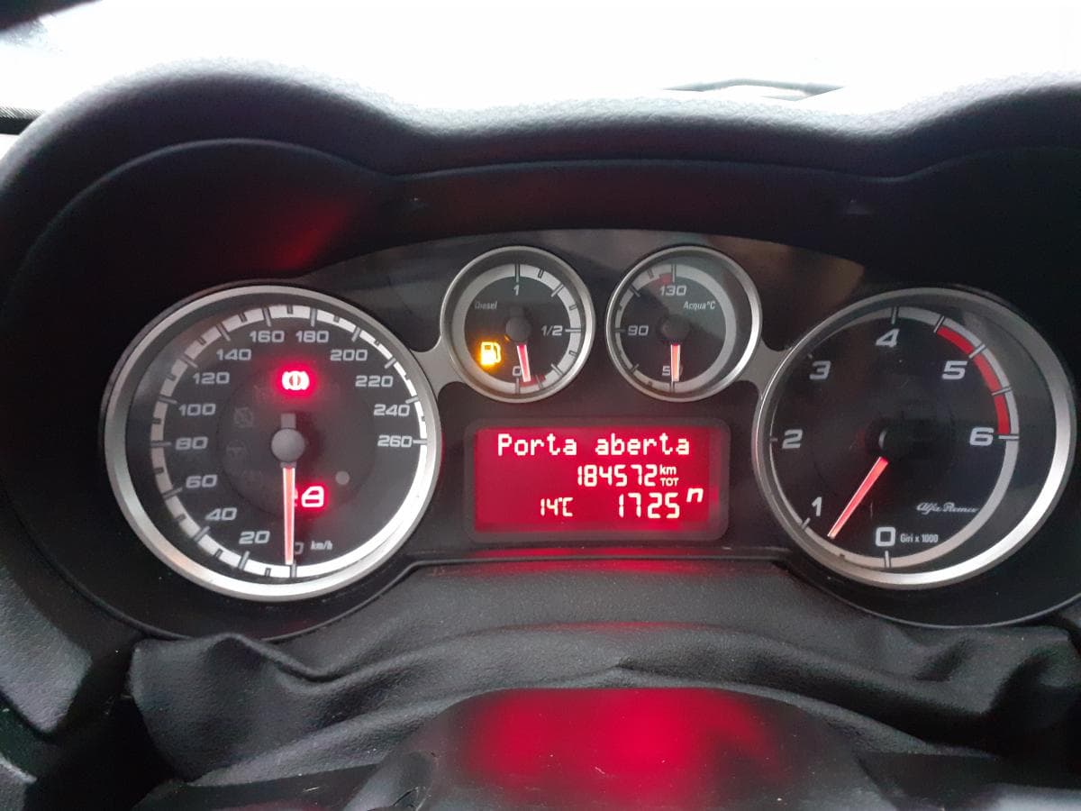 Alfa Romeo Mito 1.3 · Ano 2011 — imagem 14