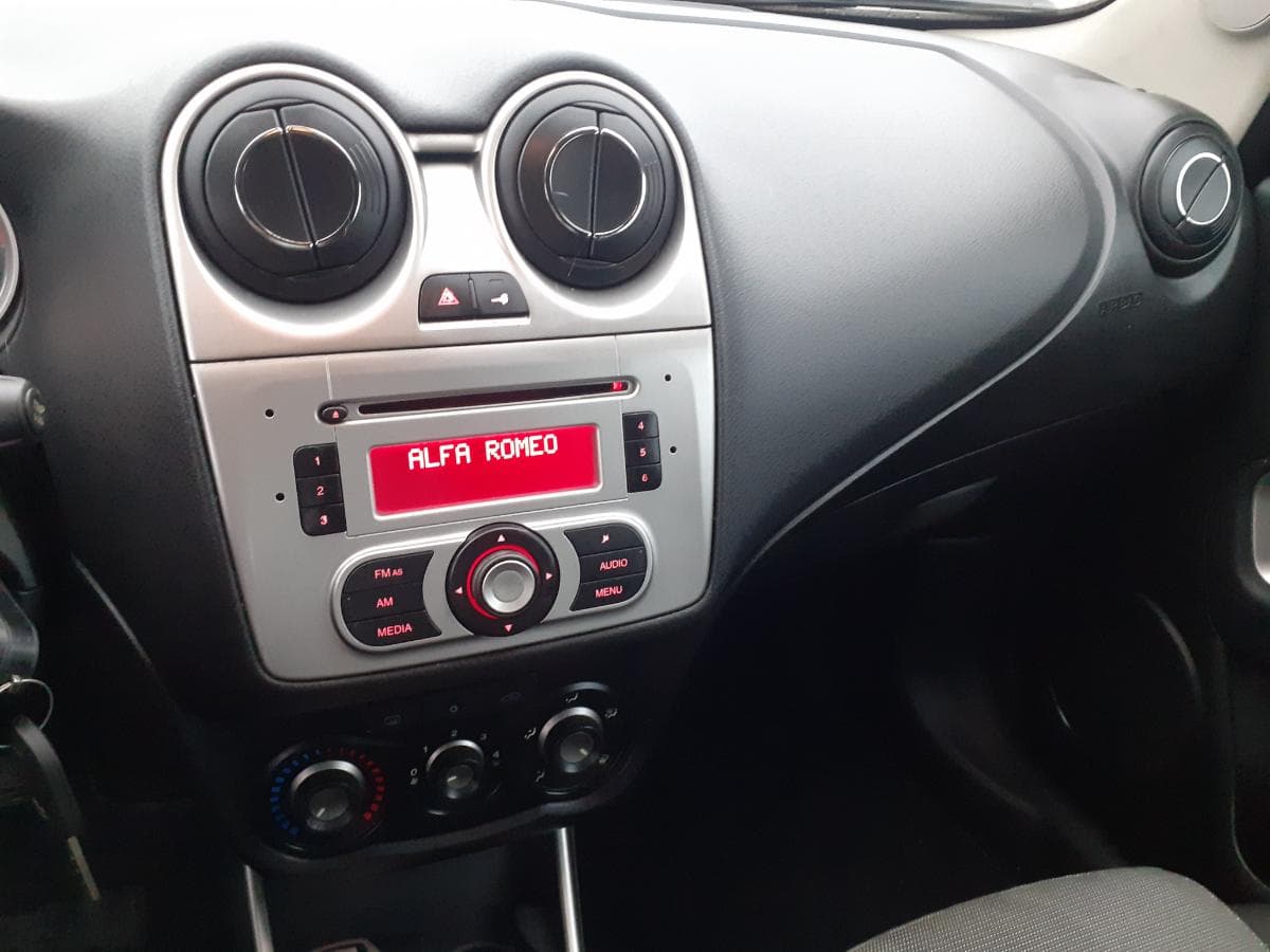 Alfa Romeo Mito 1.3 · Ano 2011 — imagem 15