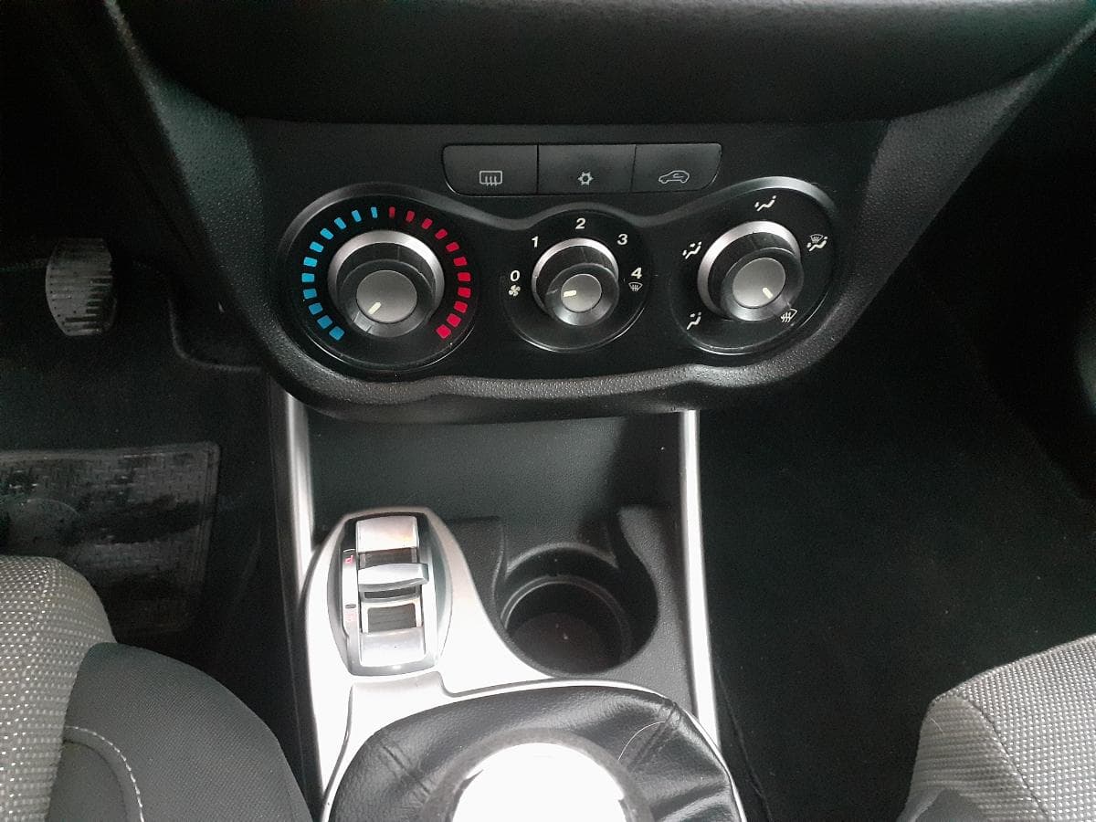 Alfa Romeo Mito 1.3 · Ano 2011 — imagem 21