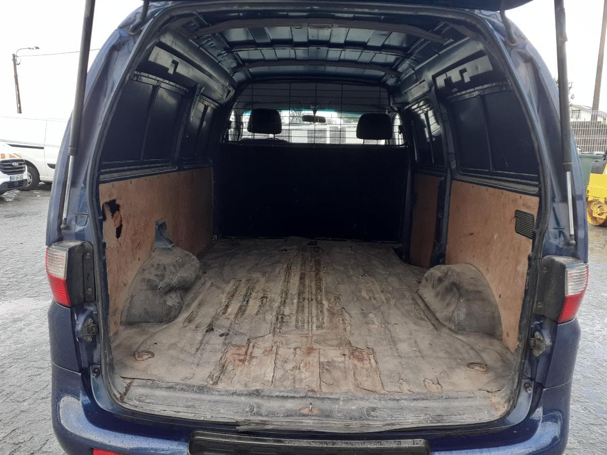 Hyundai H1 2.4 TD · Ano 2000 — imagen 12
