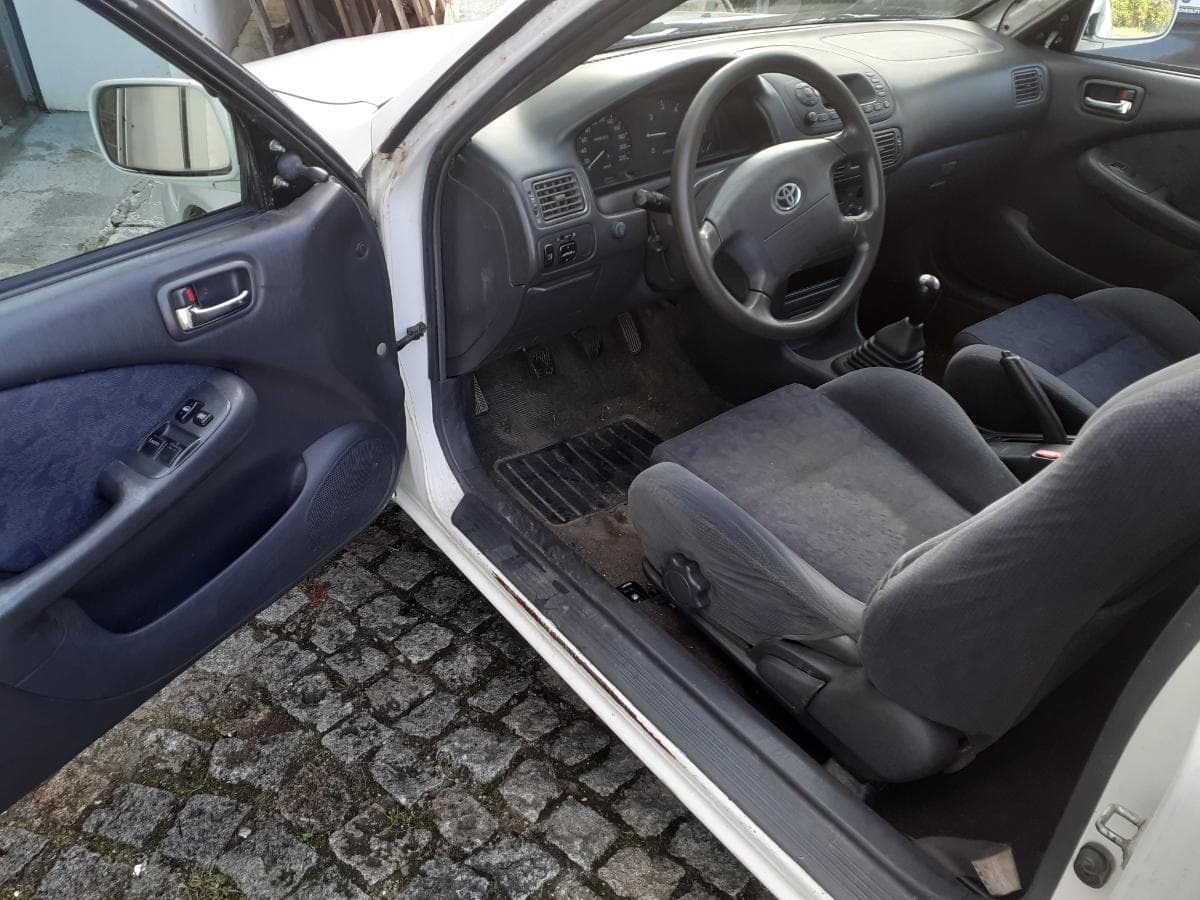 Toyota Corolla 2.0 · Ano 2002 — imagen 12