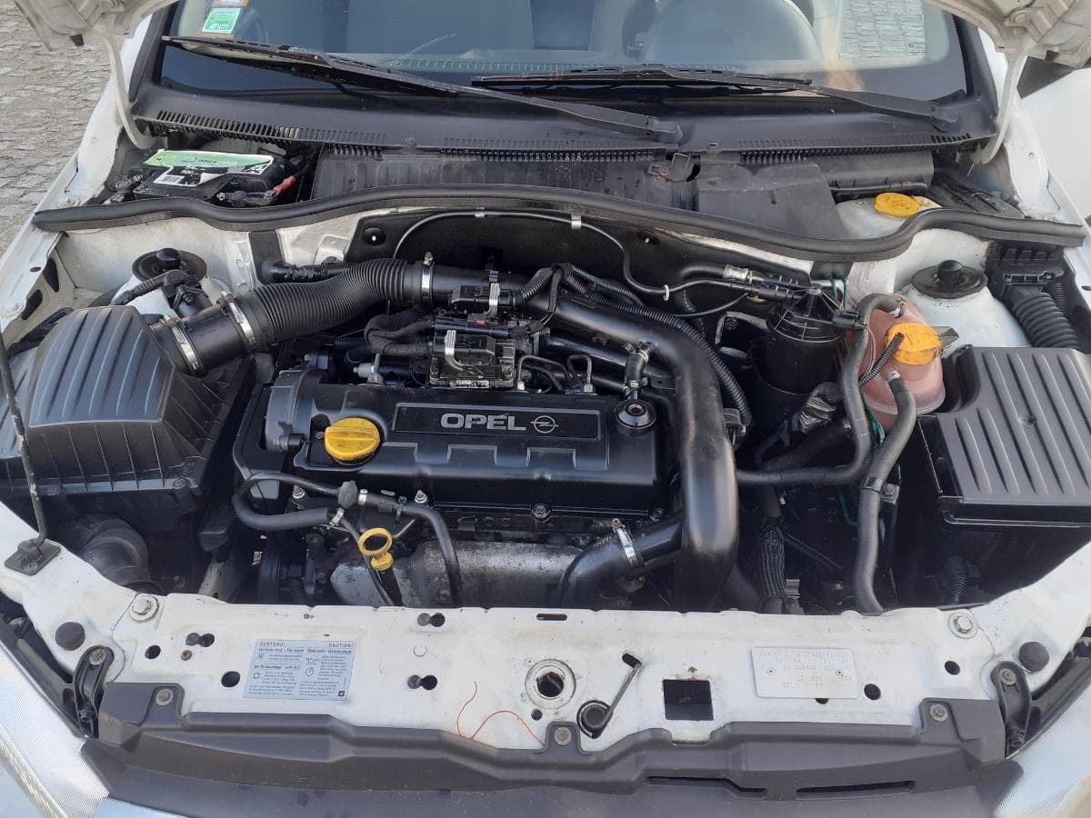 Opel Corsa 1.7 DI · Ano 2002 — imagem 8