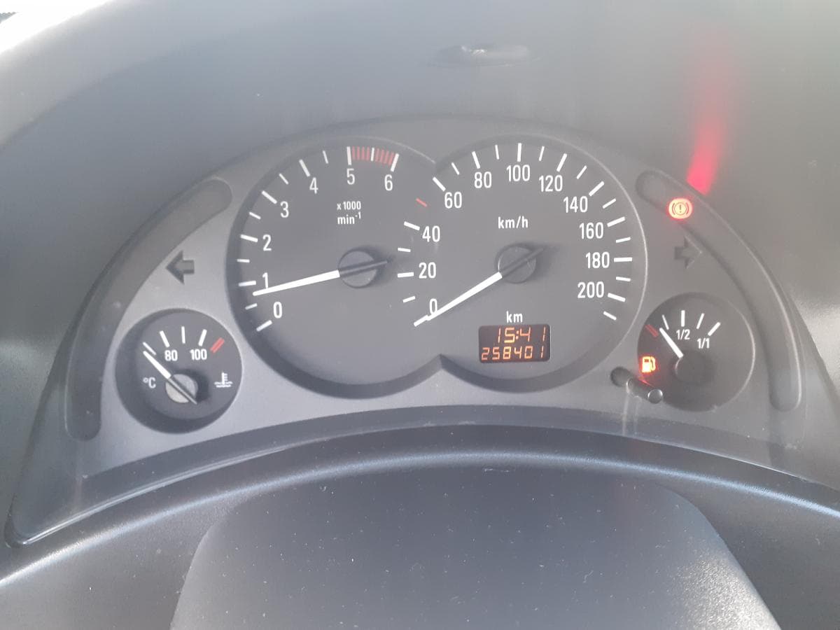 Opel Corsa 1.7 DI · Ano 2002 — imagem 13
